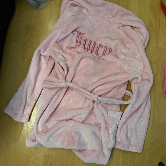Juicy Couture Robe and Sleep Dress - Picture 2 of 7